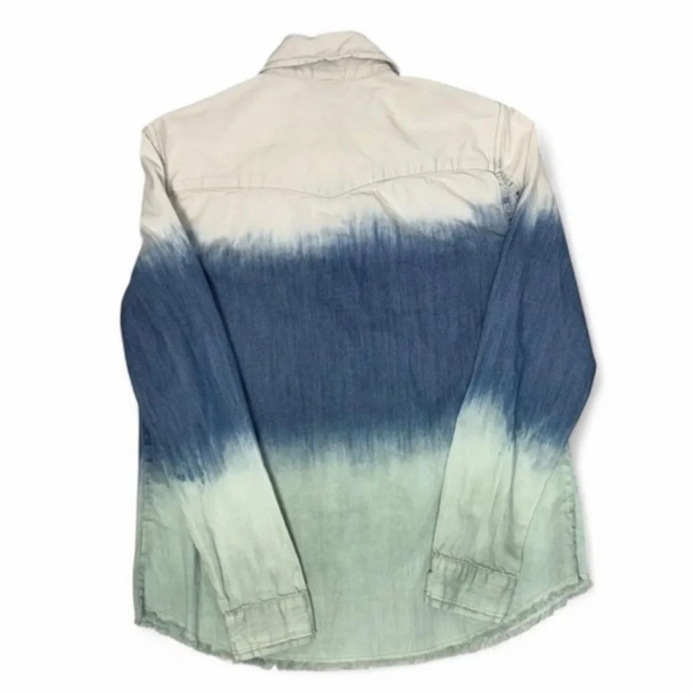 Free People Ombre Denim Jacket XS Blue Chambray Raw Hem Button Shirt Jacket Chic - Picture 3 of 9